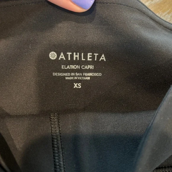 NWT Athleta Black Elation Leggings - Capri - Size XS - Picture 4 of 5